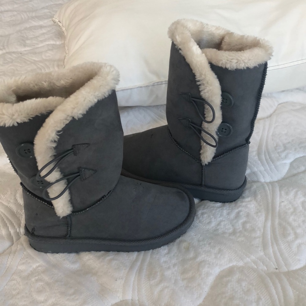 Grey boots